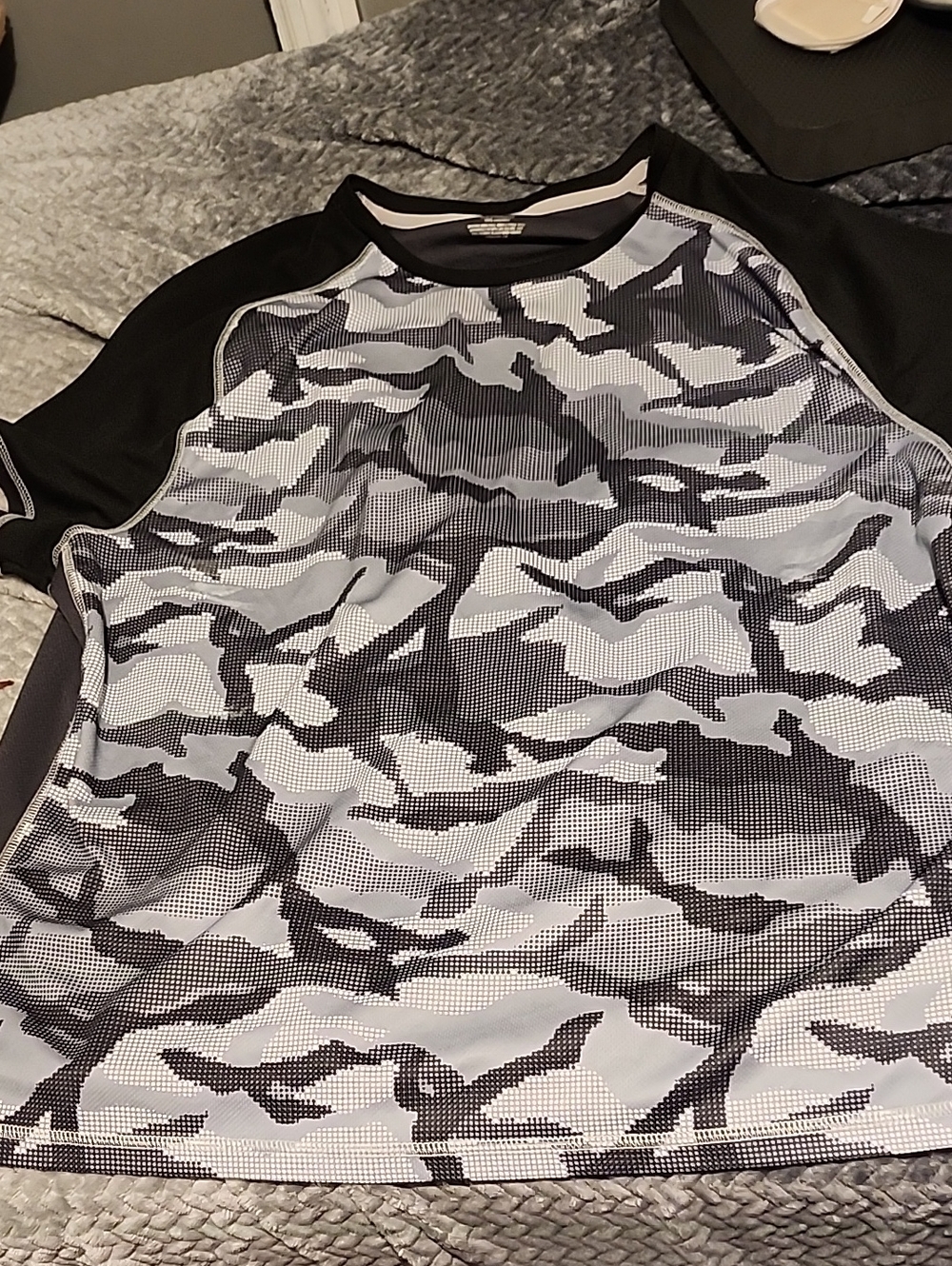 exertek Black & Gray Camo Raglan Short Sleeve Athletic Tee